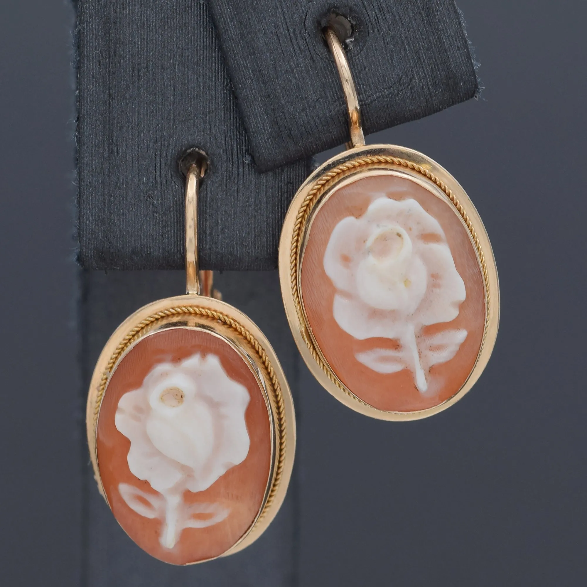 Antique 14K Yellow Gold Cameo Shell Floral Oval Leverback Dangle Earrings